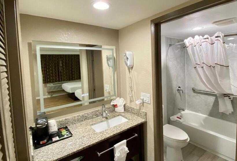 １階のスタンダードルーム, Surestay Hotel By Best Western Santa Cruz