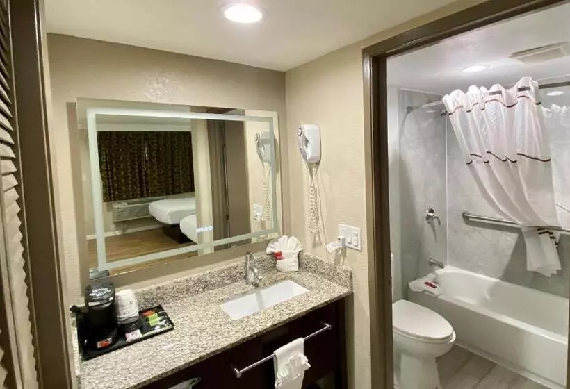 １階のスタンダードルーム, Surestay Hotel By Best Western Santa Cruz