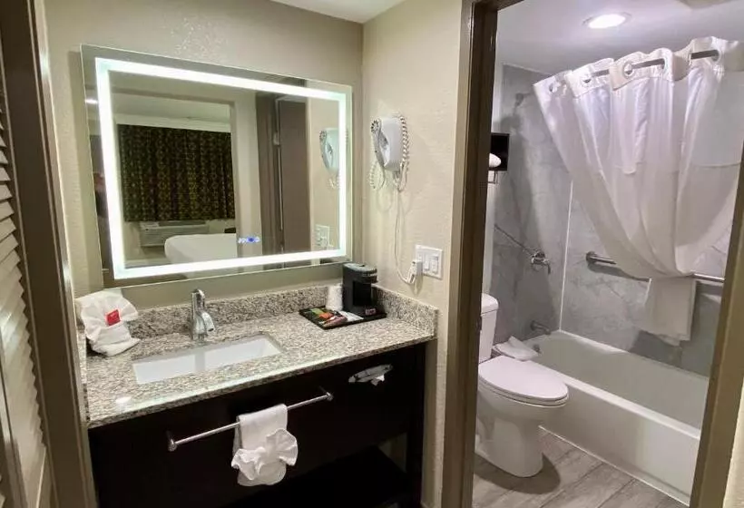 １階のスタンダードルーム, Surestay Hotel By Best Western Santa Cruz