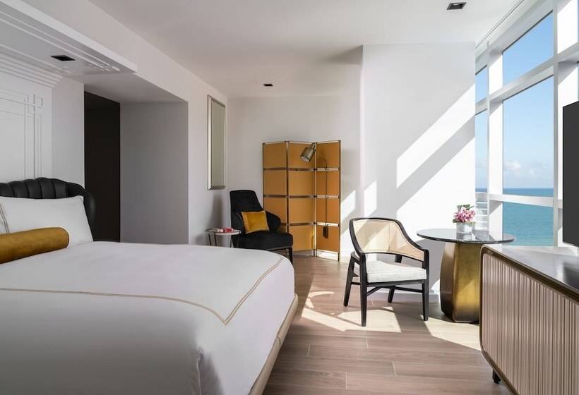 חדר קלאב עם נוף לים, The Ritzcarlton, South Beach