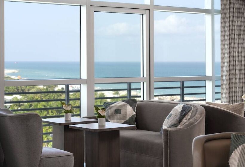 סוויטת קלאב עם נוף לים, The Ritzcarlton, South Beach