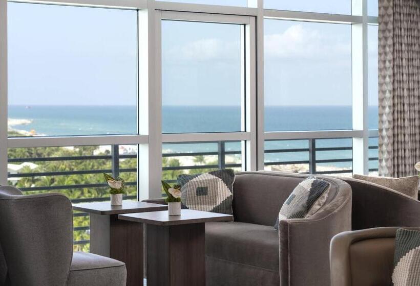 סוויטת קלאב עם נוף לים, The Ritzcarlton, South Beach