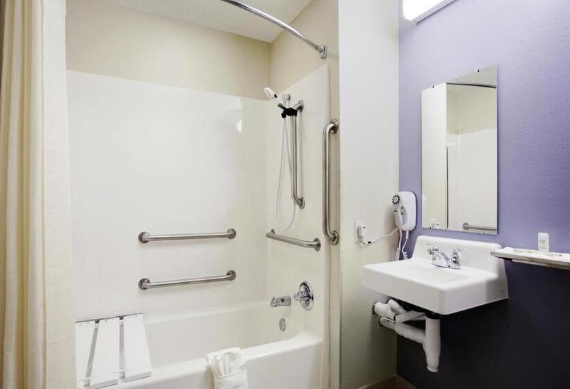 Номер Стандарт Адаптированный для Инвалидов, Microtel Inn & Suites By Wyndham Plattsburgh