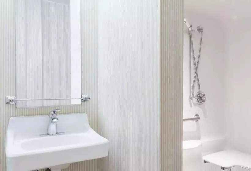 身障者適用スタンダードルーム, Microtel Inn & Suites By Wyndham Uncasville Casino Area