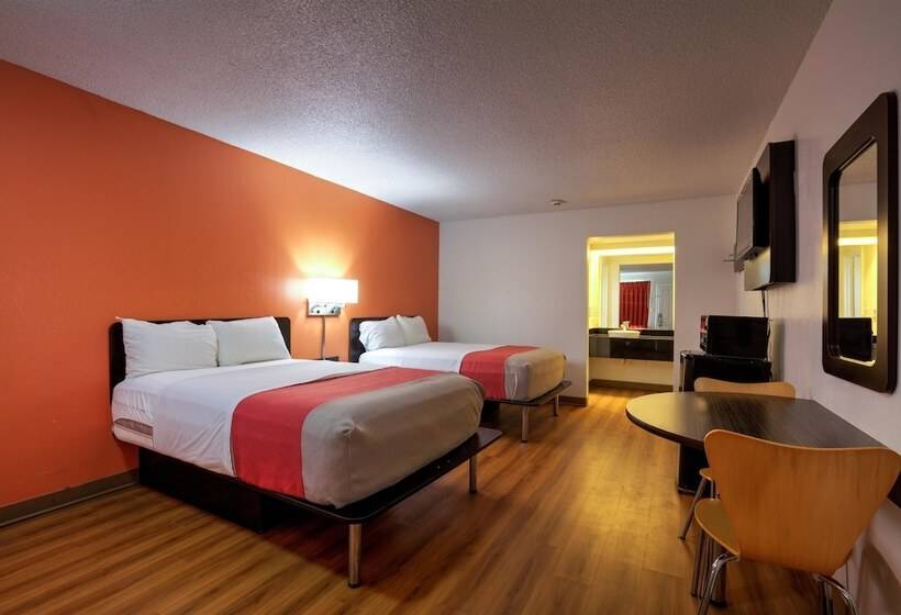 غرفه قياسيه سريرين مزدوجين, Super 7 Inn