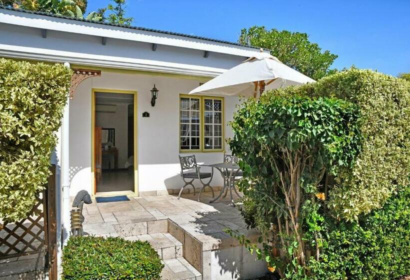 اتاق پرمیوم, The Coach House