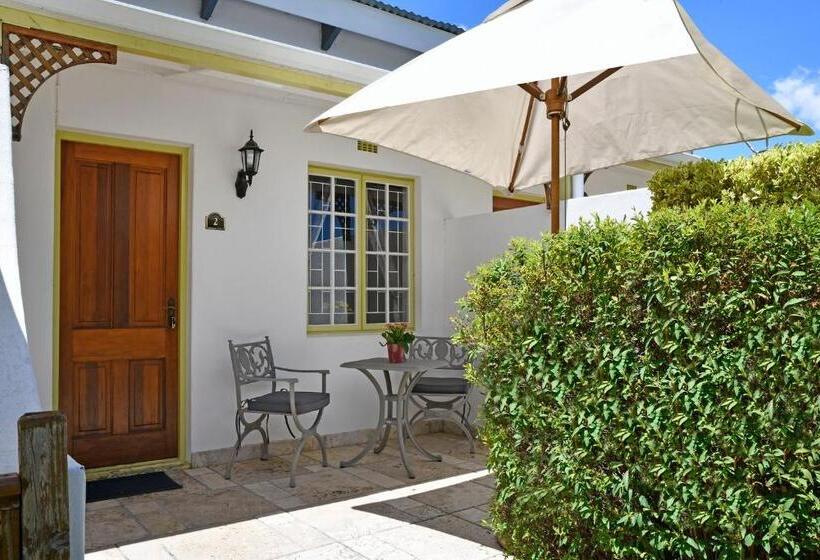 اتاق پرمیوم, The Coach House