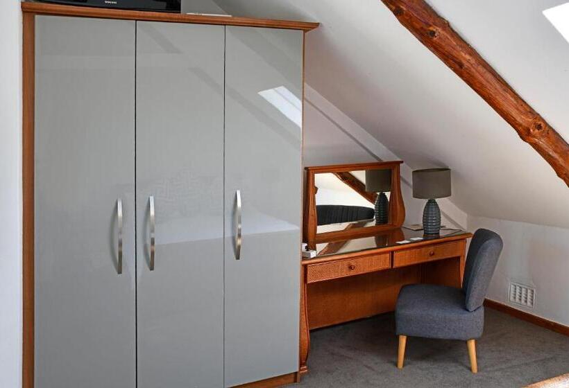 سوئیت پریمیوم, The Coach House