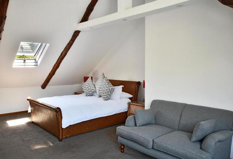 سوئیت پریمیوم, The Coach House