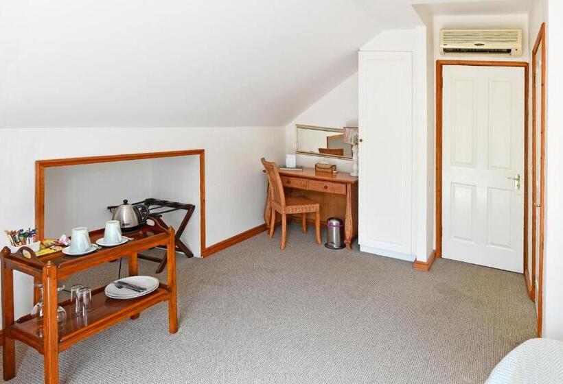 اتاق پرمیوم, The Coach House