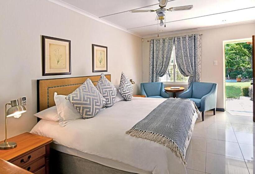 اتاق پرمیوم, The Coach House