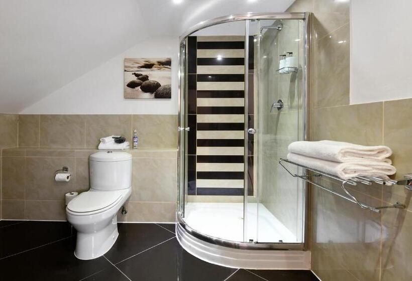 Classic Room Queen Bed, The Coach House