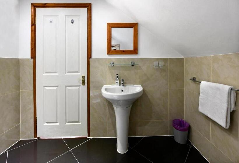 Classic Room Queen Bed, The Coach House