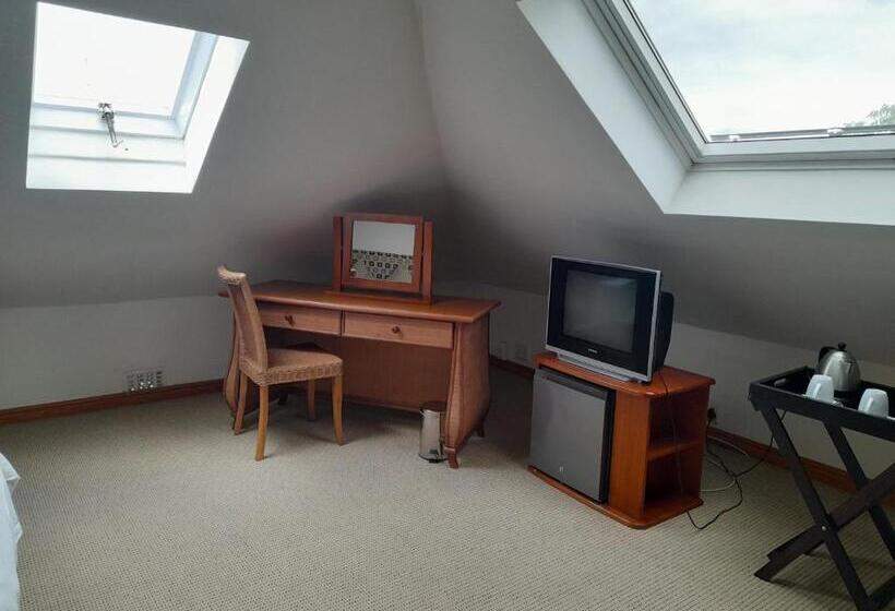 Classic Room Queen Bed, The Coach House