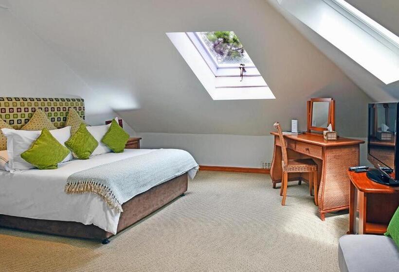 Classic Room Queen Bed, The Coach House