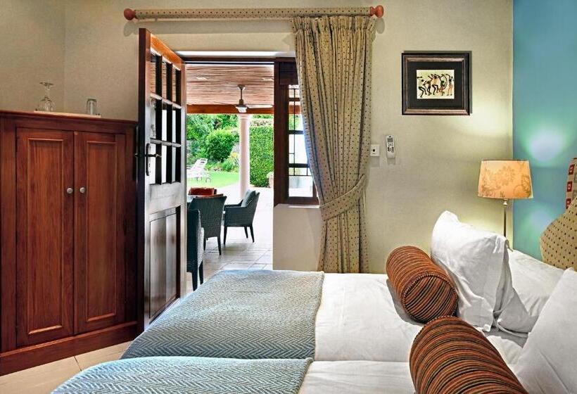 اتاق عادی, The Coach House