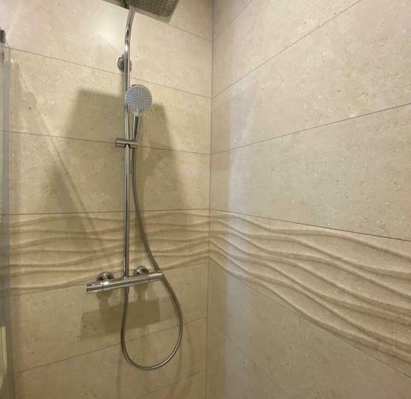 标准间带湖景, Hôtel Restaurant La Bonne Hôtesse