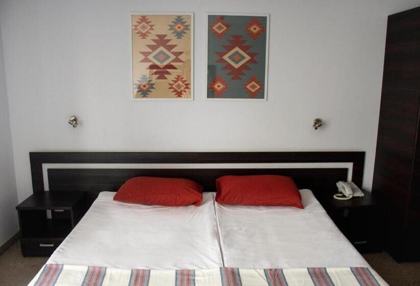 جناح جونيور, Meteor Family