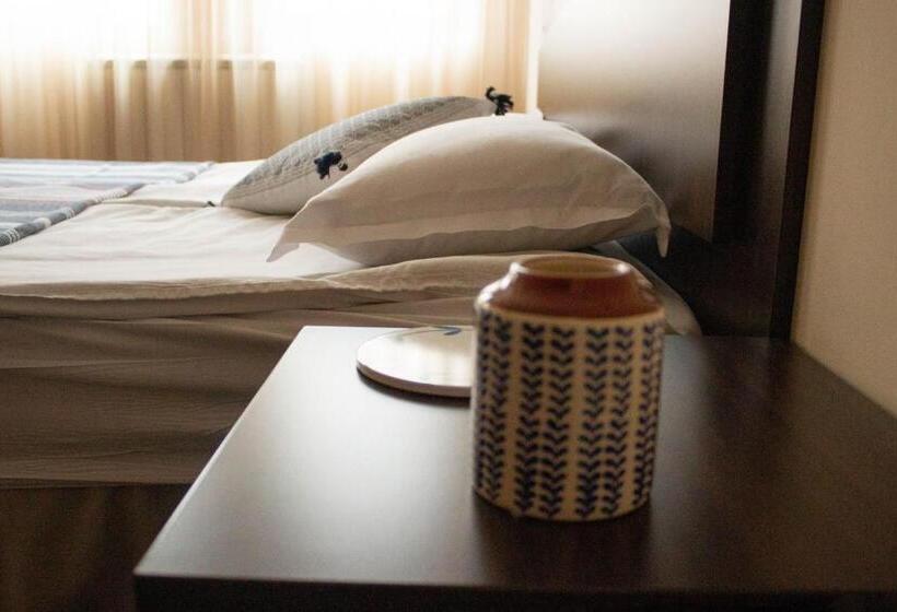 جناح جونيور, Meteor Family