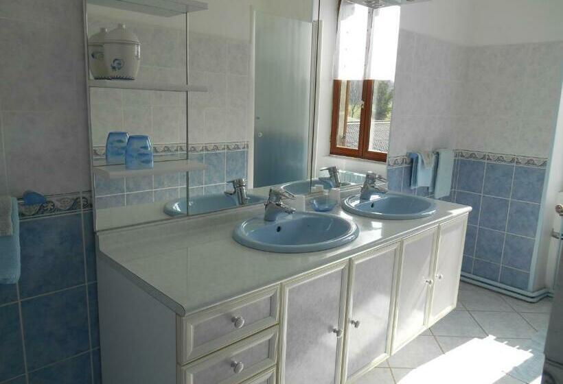 חדר משפחתי, Chez Nathalie Et Jean Claude