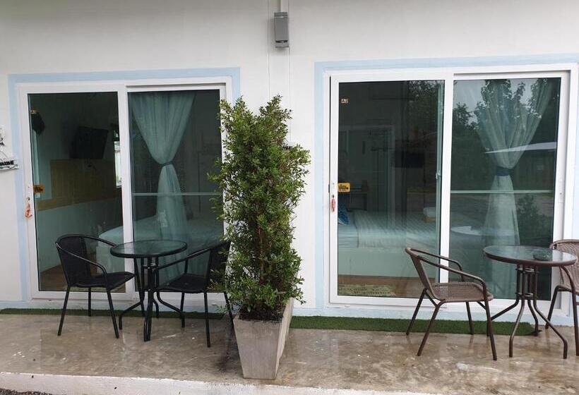 Standard Room Garden View, บ้านหมอบิวรีสอร์ทเชียงคาน Baanmhorbiwresortchiangkhan