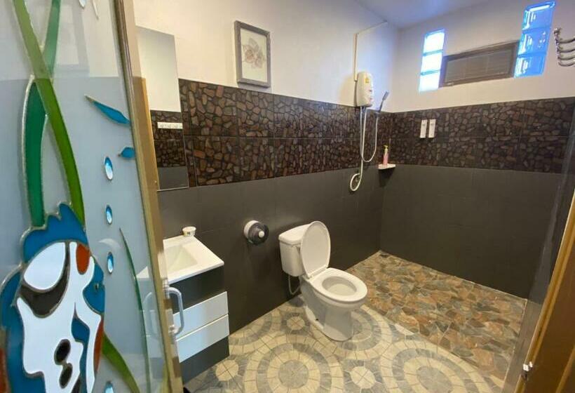 Deluxe Quadruple Room, บ้านหมอบิวรีสอร์ทเชียงคาน Baanmhorbiwresortchiangkhan