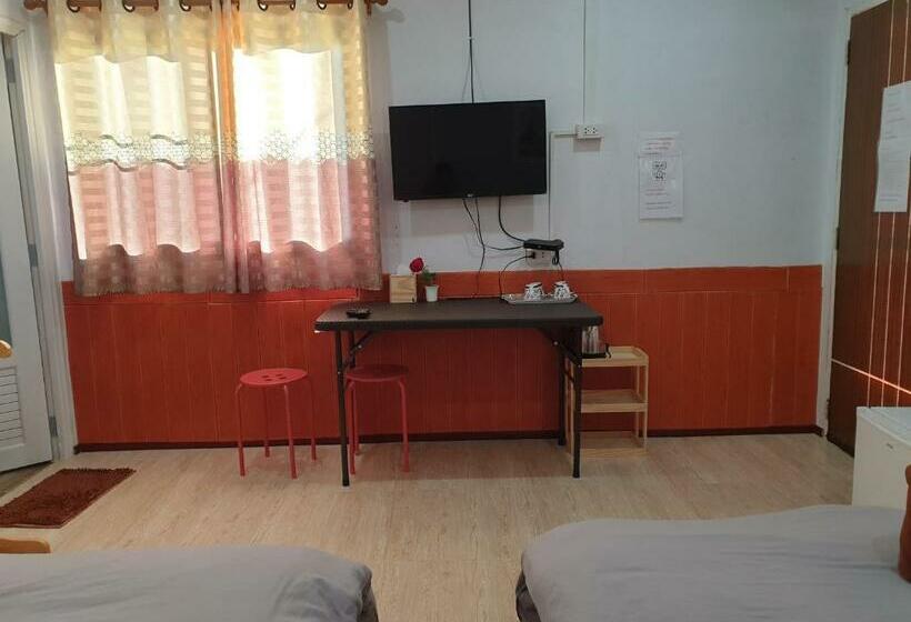 Deluxe Quadruple Room, บ้านหมอบิวรีสอร์ทเชียงคาน Baanmhorbiwresortchiangkhan