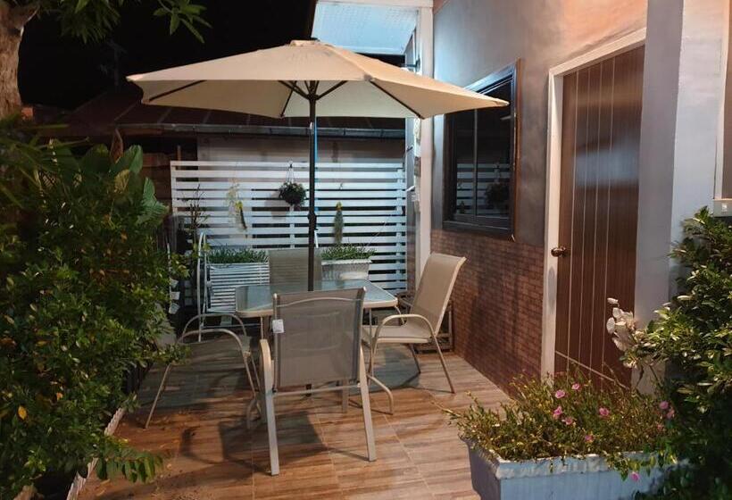 Deluxe Quadruple Room, บ้านหมอบิวรีสอร์ทเชียงคาน Baanmhorbiwresortchiangkhan