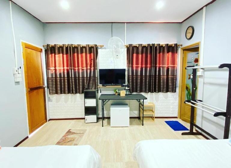 Deluxe Quadruple Room, บ้านหมอบิวรีสอร์ทเชียงคาน Baanmhorbiwresortchiangkhan