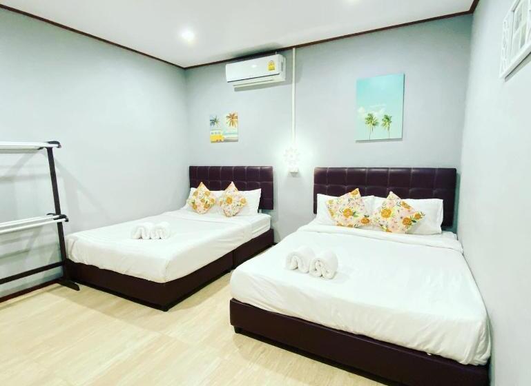 Deluxe Quadruple Room, บ้านหมอบิวรีสอร์ทเชียงคาน Baanmhorbiwresortchiangkhan