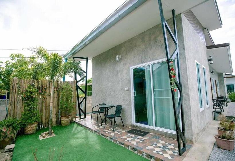 Standard Room Garden View, บ้านหมอบิวรีสอร์ทเชียงคาน Baanmhorbiwresortchiangkhan