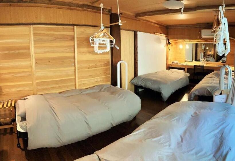 Cameră Familiar cu Baie în Comun, 奄美ゲストハウス Hub A Nice Inn