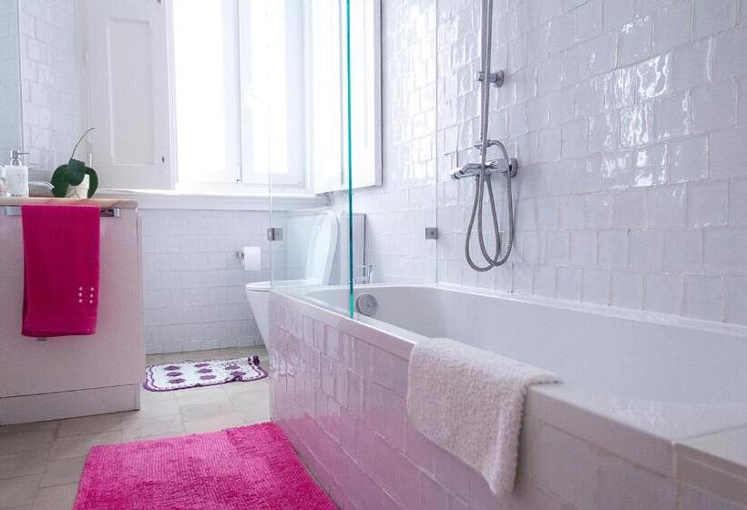 标准单人间共用浴室, Guest House Amoreiras