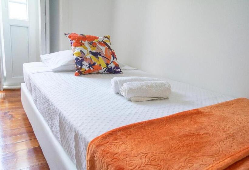 标准三人间共用浴室, Guest House Amoreiras