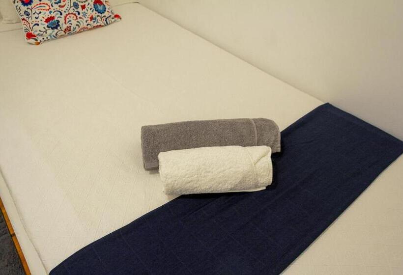 标准单人间共用浴室, Guest House Amoreiras