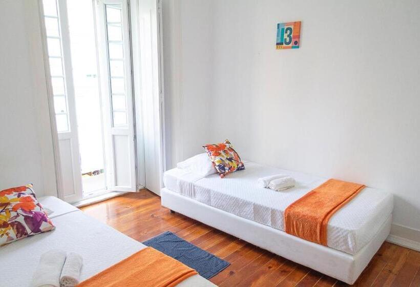 标准三人间共用浴室, Guest House Amoreiras