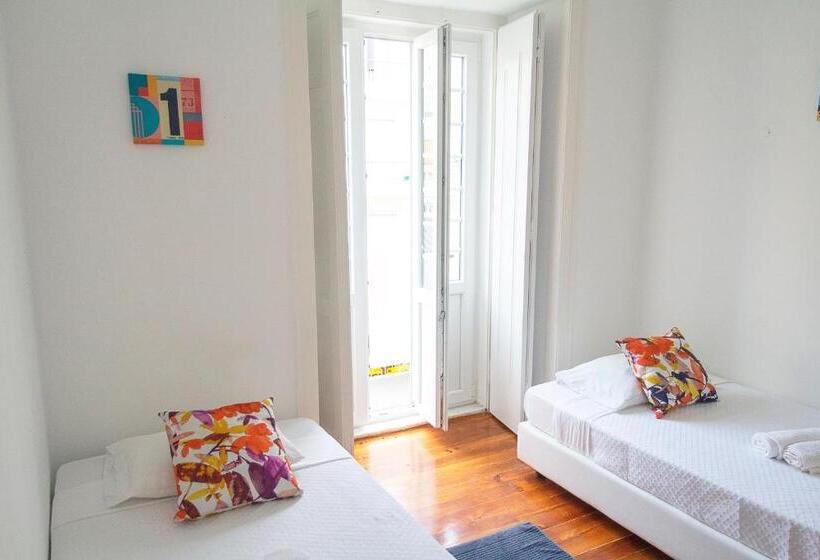 标准三人间共用浴室, Guest House Amoreiras