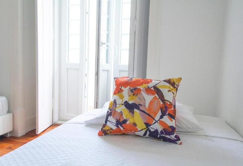 Трехместный Номер Стандарт Совместная Ванная, Guest House Amoreiras