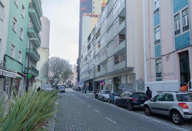 标准单人间共用浴室, Guest House Amoreiras