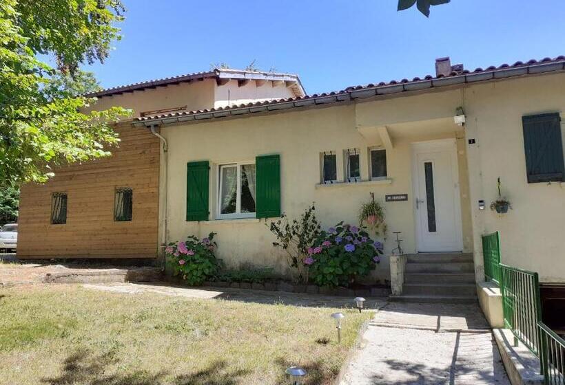 غرفة أساسية, Chez Black And White