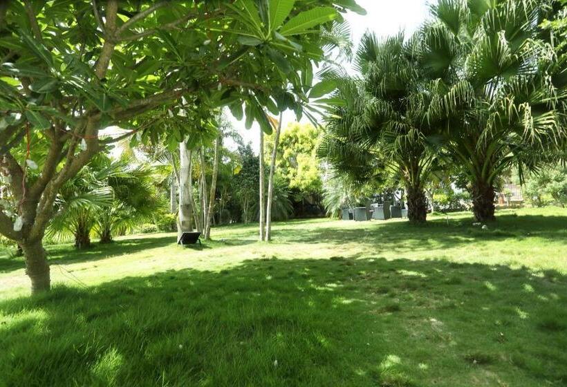 キングサイズベッドのスイートルーム, Holiday Valley Hotels And Resorts