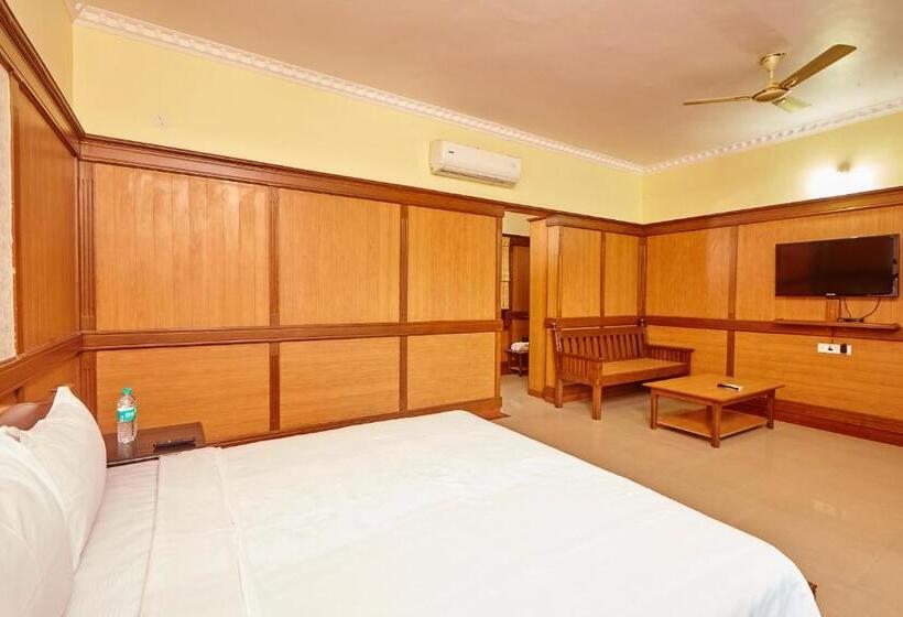 キングサイズベッドのスイートルーム, Holiday Valley Hotels And Resorts