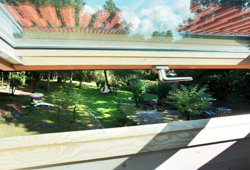 Номер Стандарт Вид на Сад, Pas De Deux