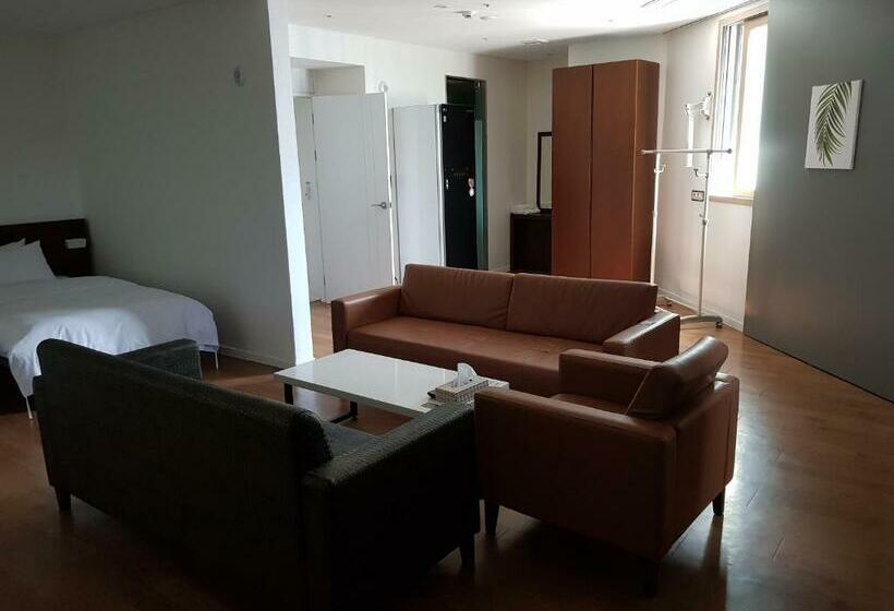 スーペリアファミリールーム, Golden River