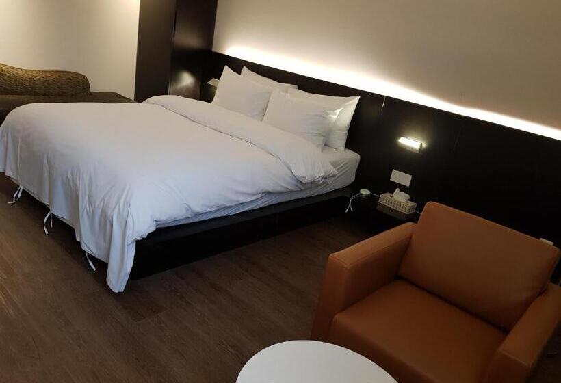 デラックスルーム, Golden River