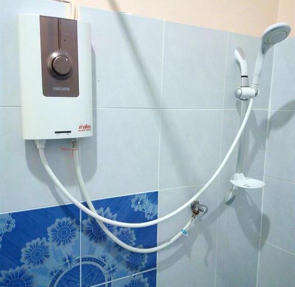 חדר משפחתי, Peace Pool Resort