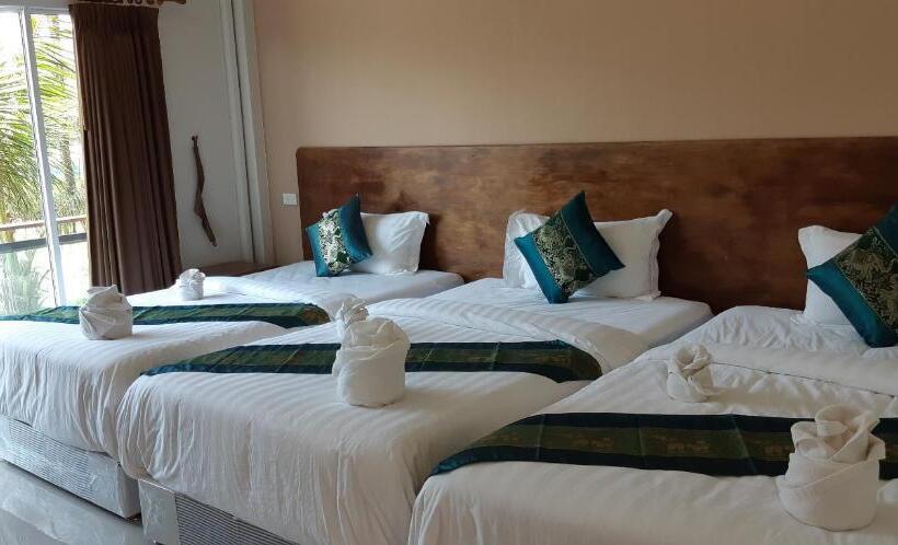 Номер Стандарт Трехместный, Hadthong Resort