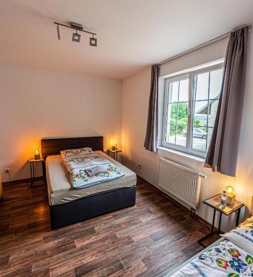 غرفة عائلية مطلّة علي الحديقة, Jez&spi Plánice