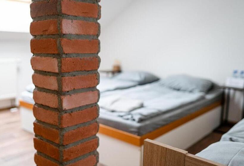 غرفة قياسية رباعية, Jez&spi Plánice