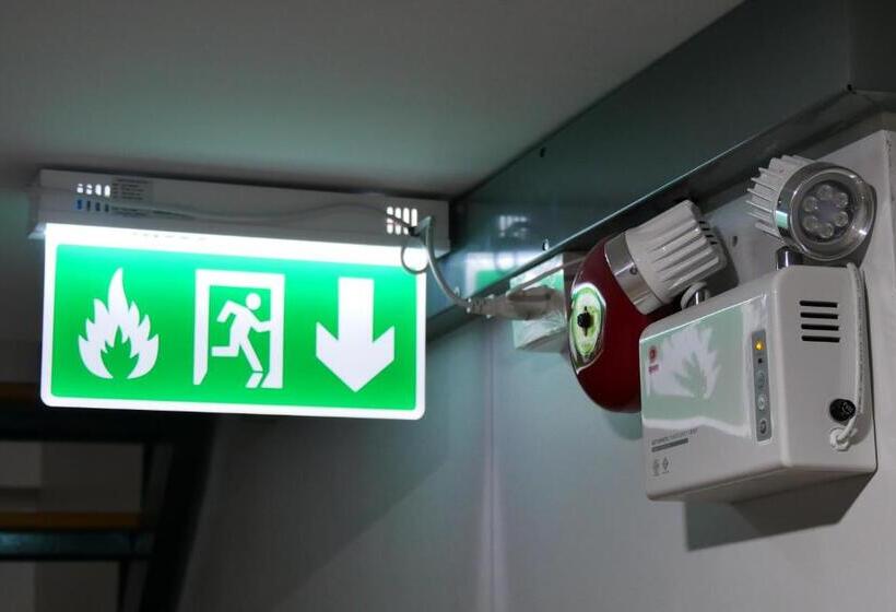 스탠다드 룸 킹사이즈 침대, Riski Residence Bangbuathong